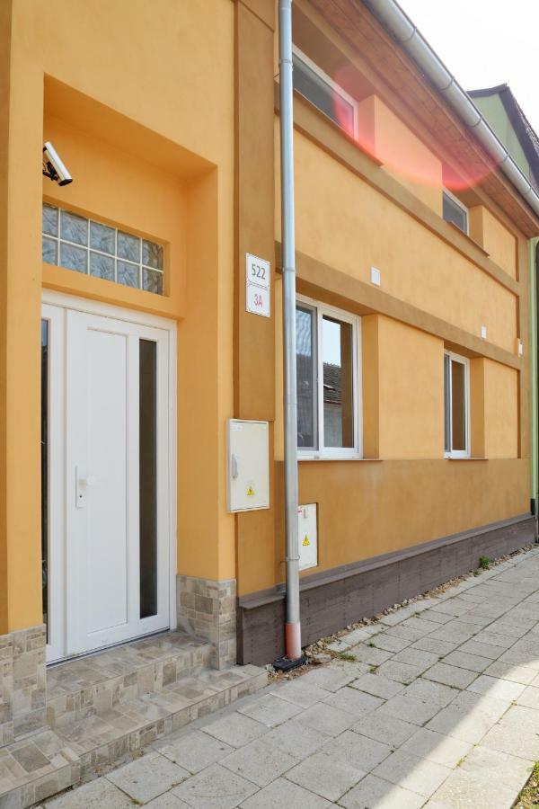 Breclav Centrum Exterior photo